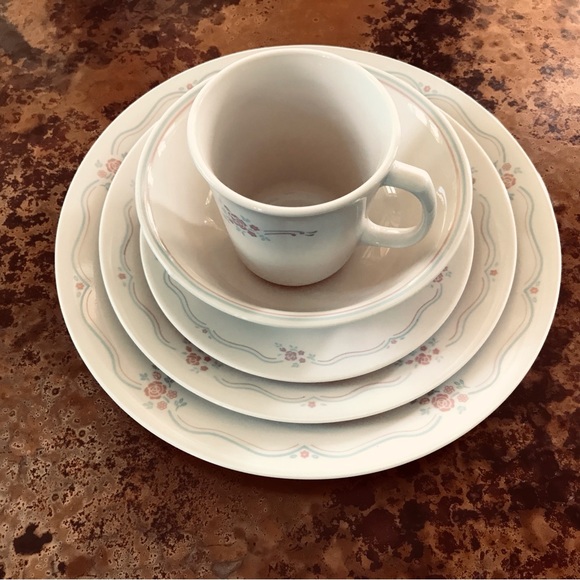 Corelle English Breakfast Place Setting - Picture 15 of 16